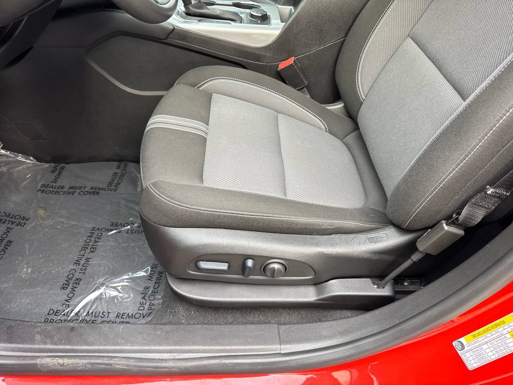Used 2025 Chevrolet Blazer LT FWD image 25