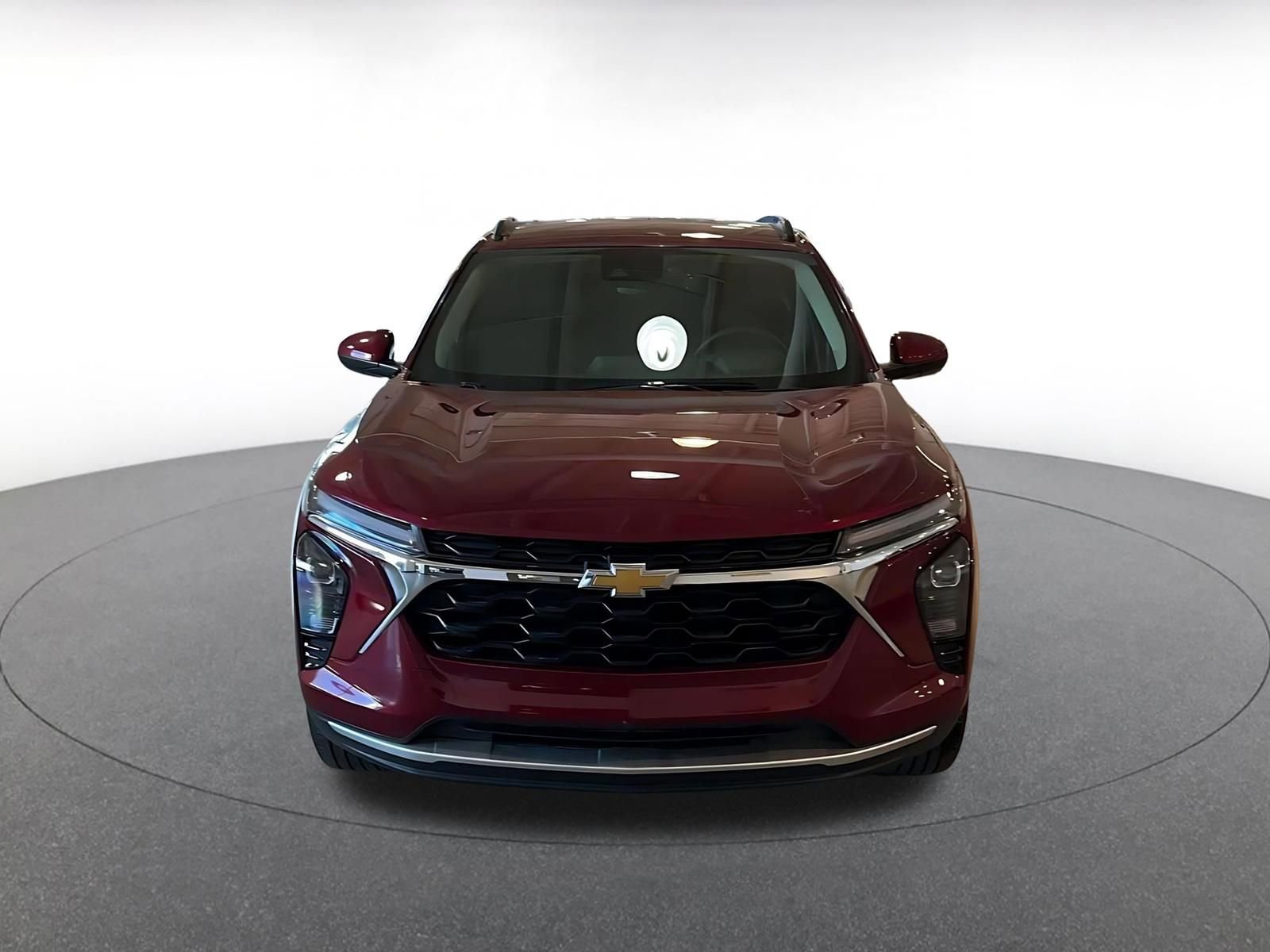 Used 2025 Chevrolet Trax LT FWD image 4