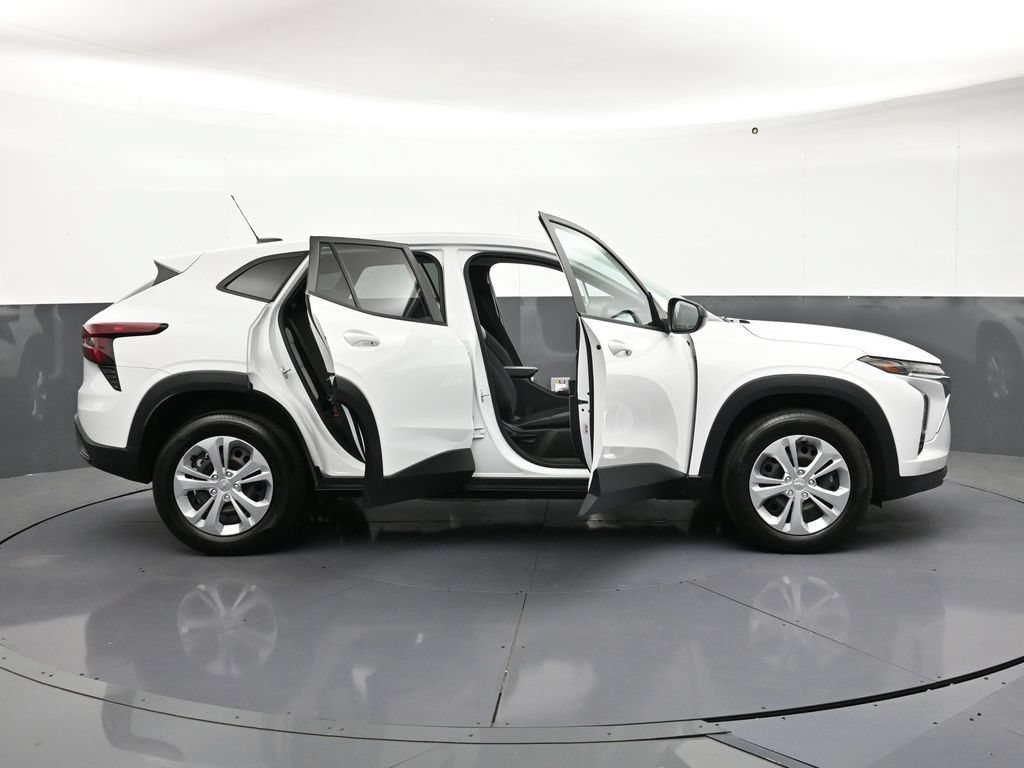 Used 2024 Chevrolet Trax LS FWD image 33