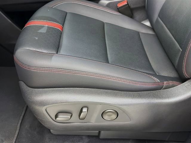 Used 2024 Chevrolet Traverse RS FWD image 24