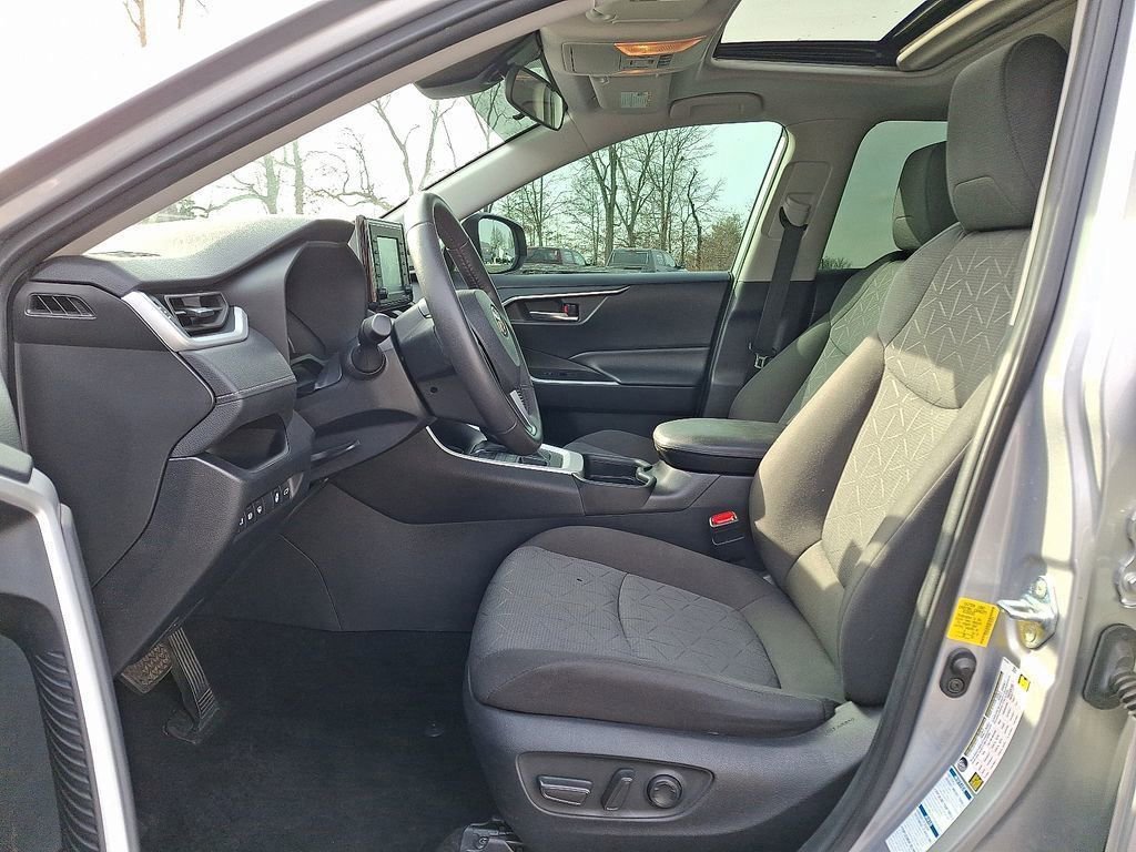 Used 2021 Toyota RAV4 XLE w/ Convenience Package AWD/4WD image 15