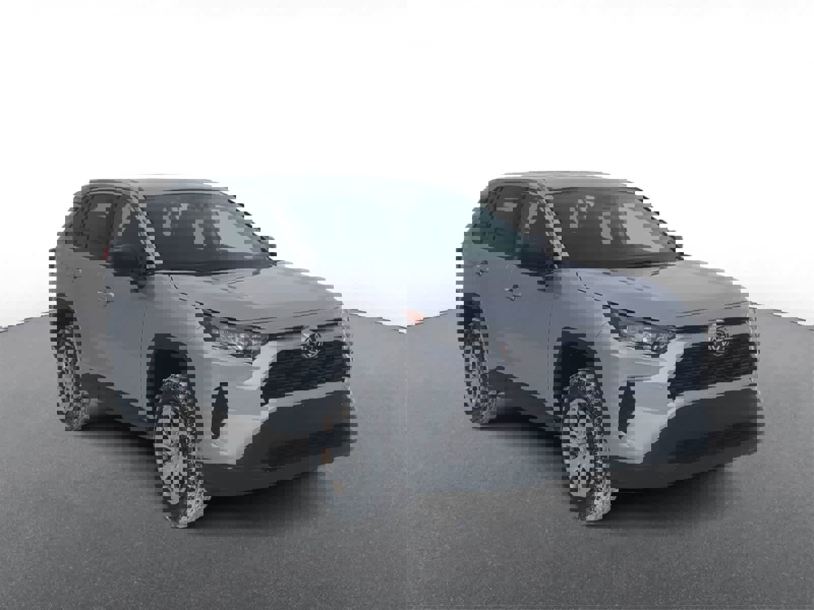 Used 2022 Toyota RAV4 LE image 2