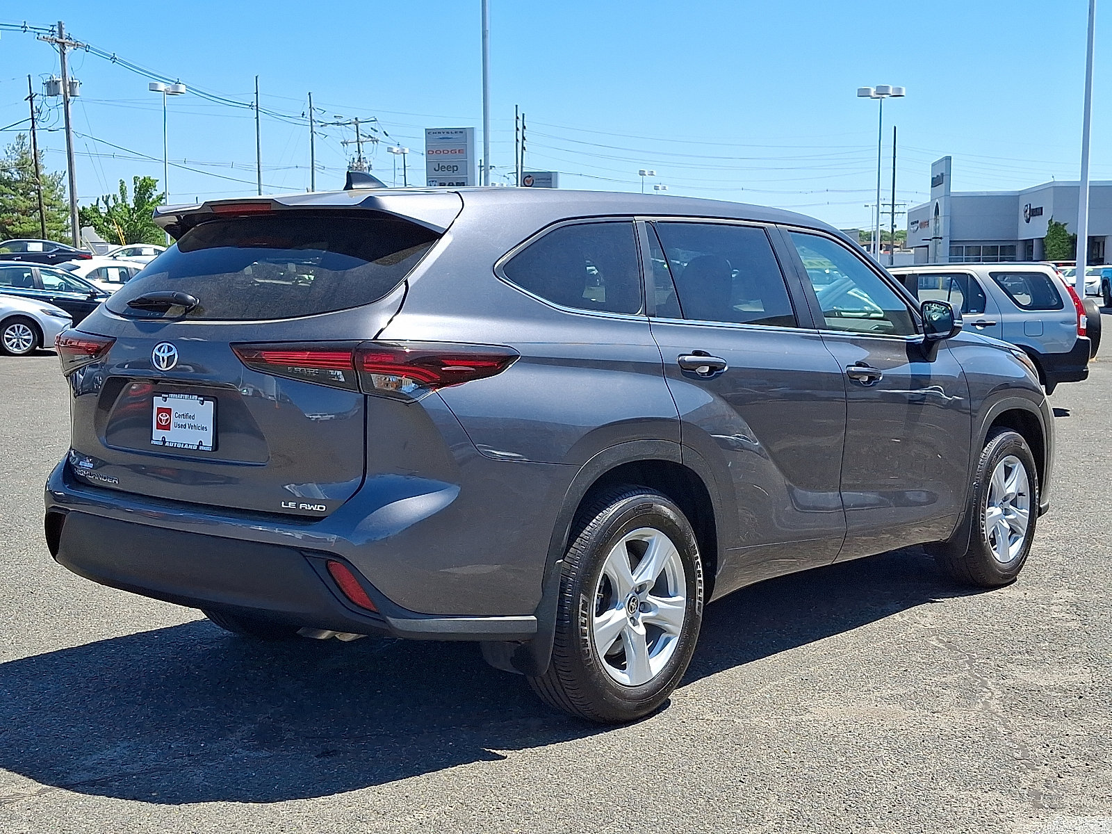 Used 2025 Toyota Highlander LE AWD/4WD image 7