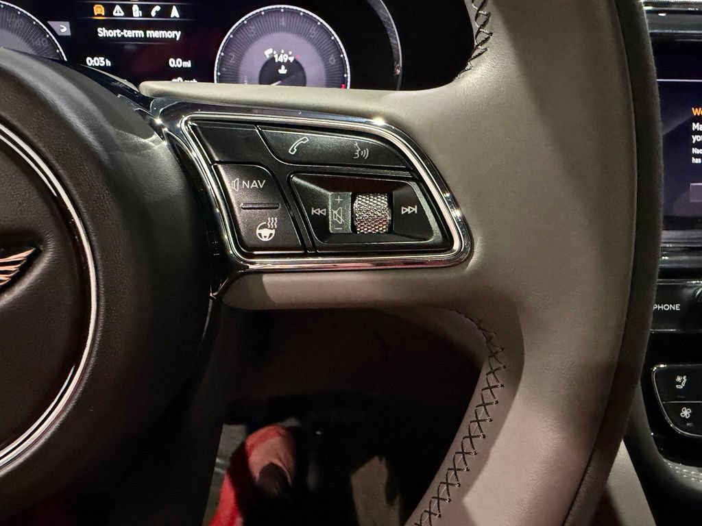 Used 2022 Bentley Bentayga AWD/4WD image 14
