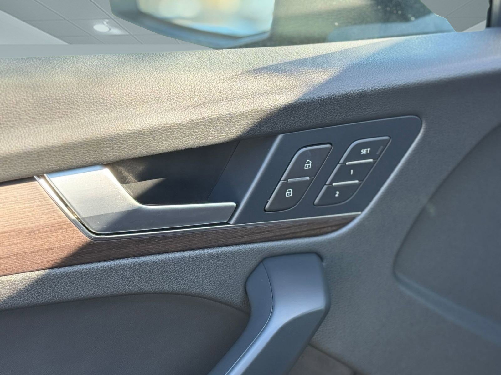 Used 2023 Audi Q5 e Premium w/ Convenience Package image 43