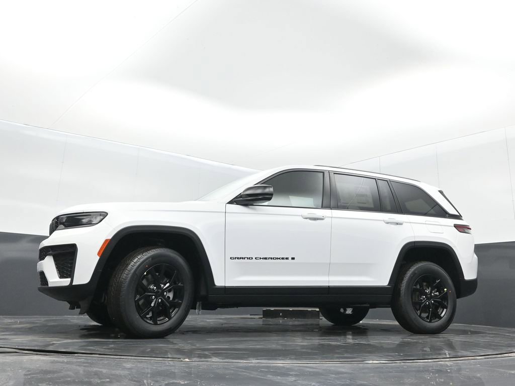 New 2026 Jeep Grand Cherokee Altitude image 32