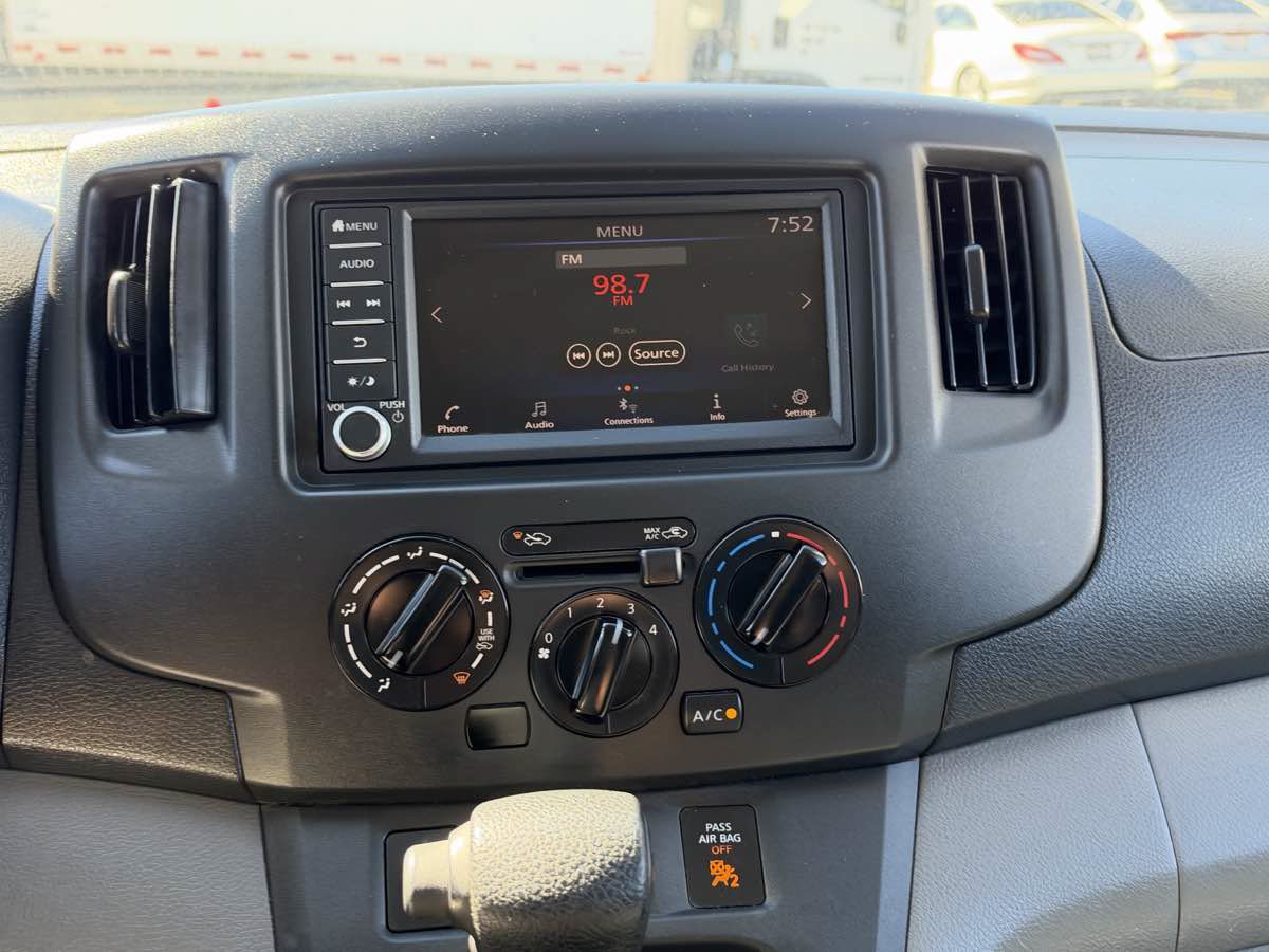 Used 2020 Nissan NV200 S FWD image 22