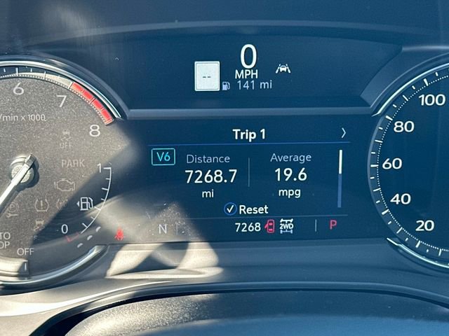 Used 2025 Cadillac XT6 Premium Luxury image 11