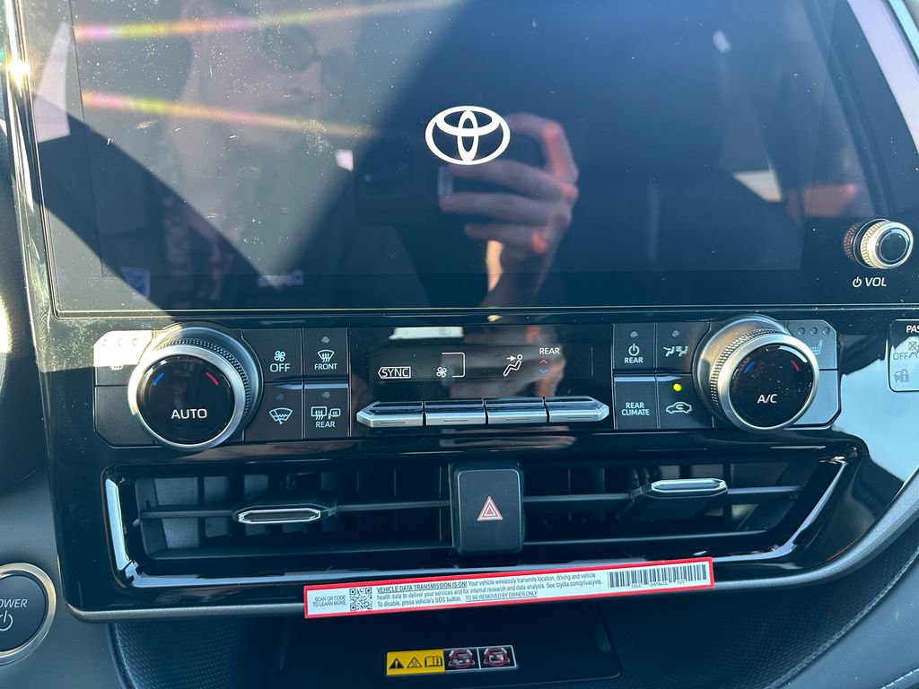 New 2025 Toyota Highlander XLE image 18