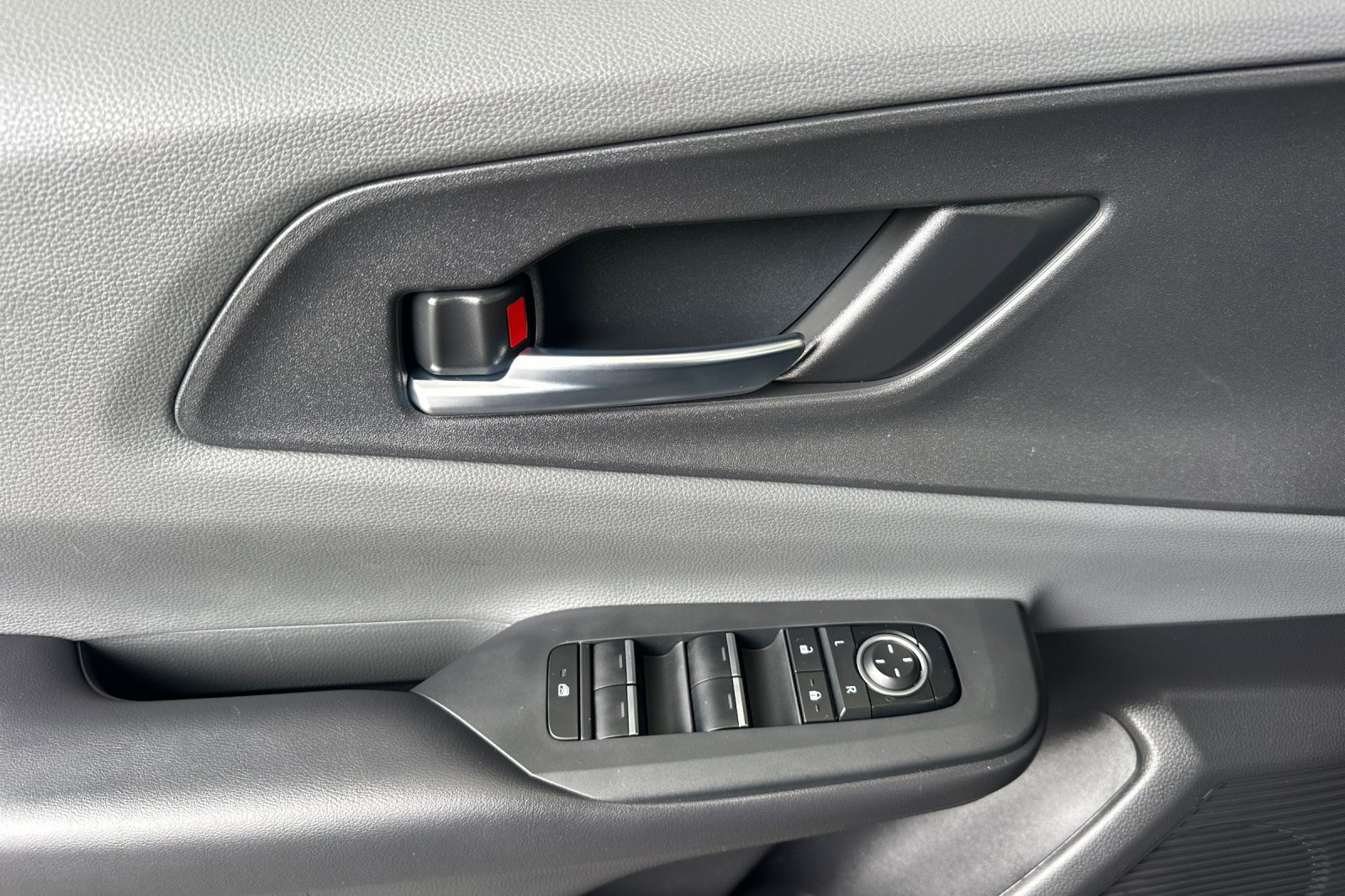 Certified 2025 Toyota Prius XLE FWD image 10