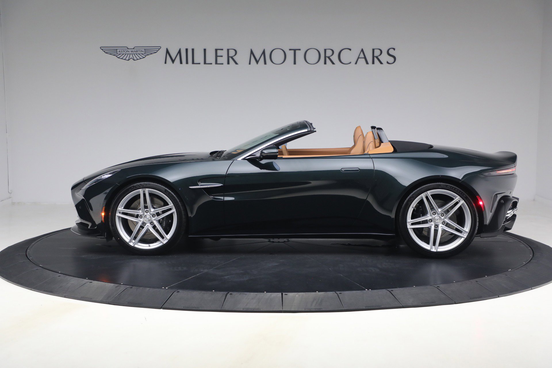 New 2026 Aston Martin V8 Vantage Roadster image 3