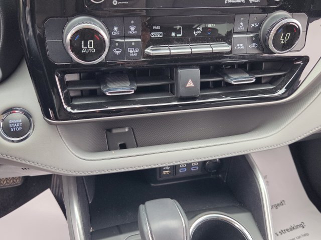 Used 2022 Toyota Highlander LE AWD/4WD image 21