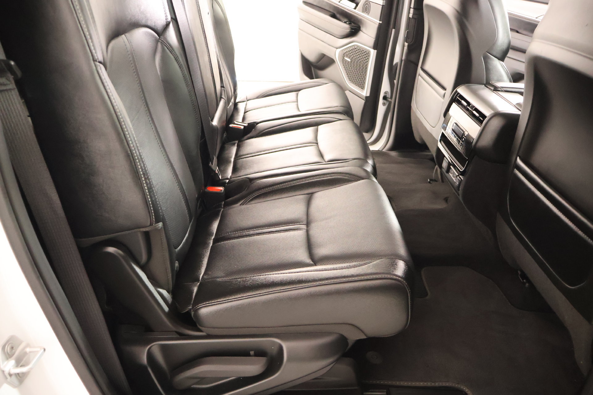 Used 2024 Jeep Wagoneer Series II RWD image 16