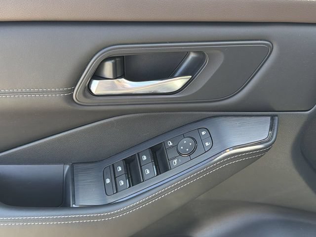 Certified 2023 Nissan Rogue SV w/ SV Premium B Package AWD/4WD image 16