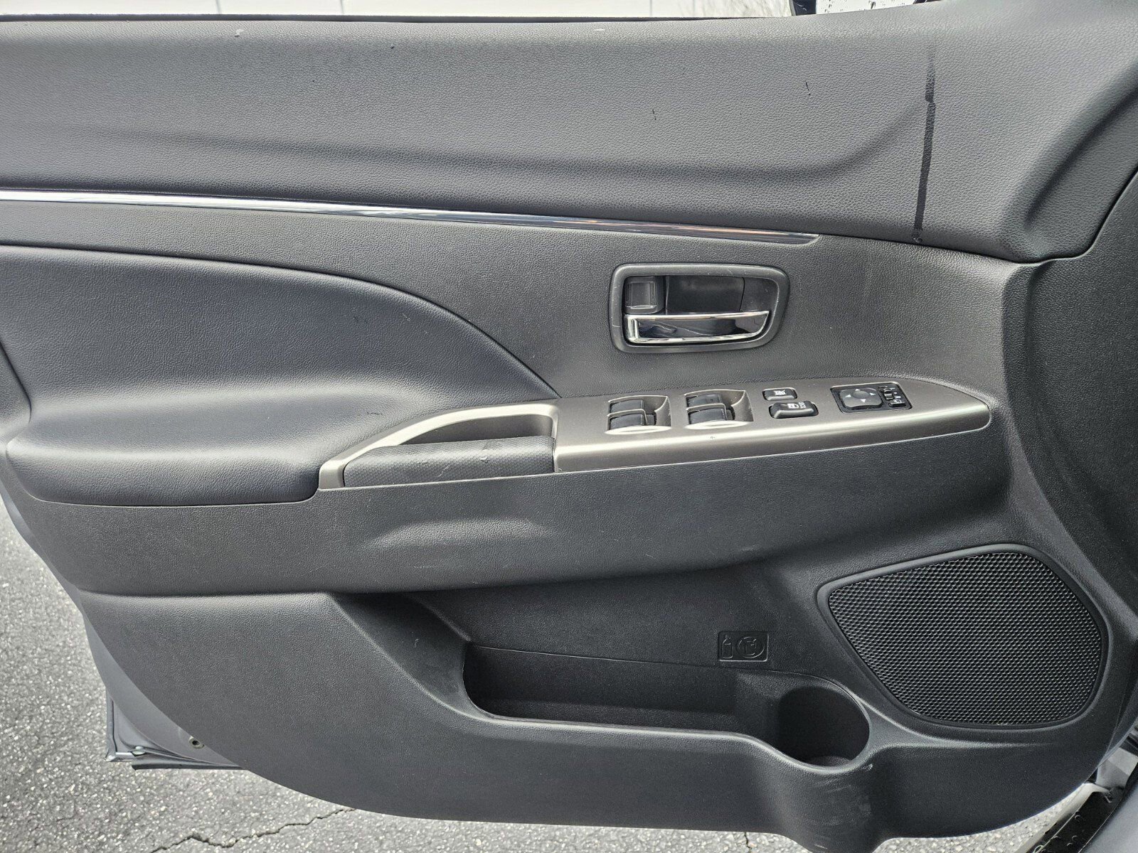 Used 2025 Mitsubishi Outlander Sport SE image 30