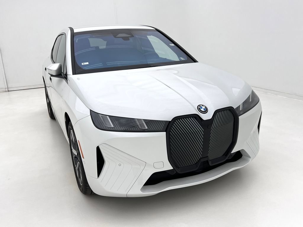 Used 2026 BMW iX xDrive45 w/ Premium Package AWD/4WD image 3