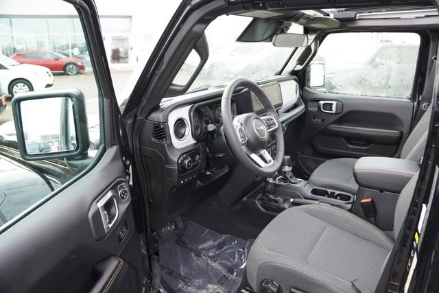 Used 2025 Jeep Wrangler Unlimited Sahara w/ Safety Group image 14