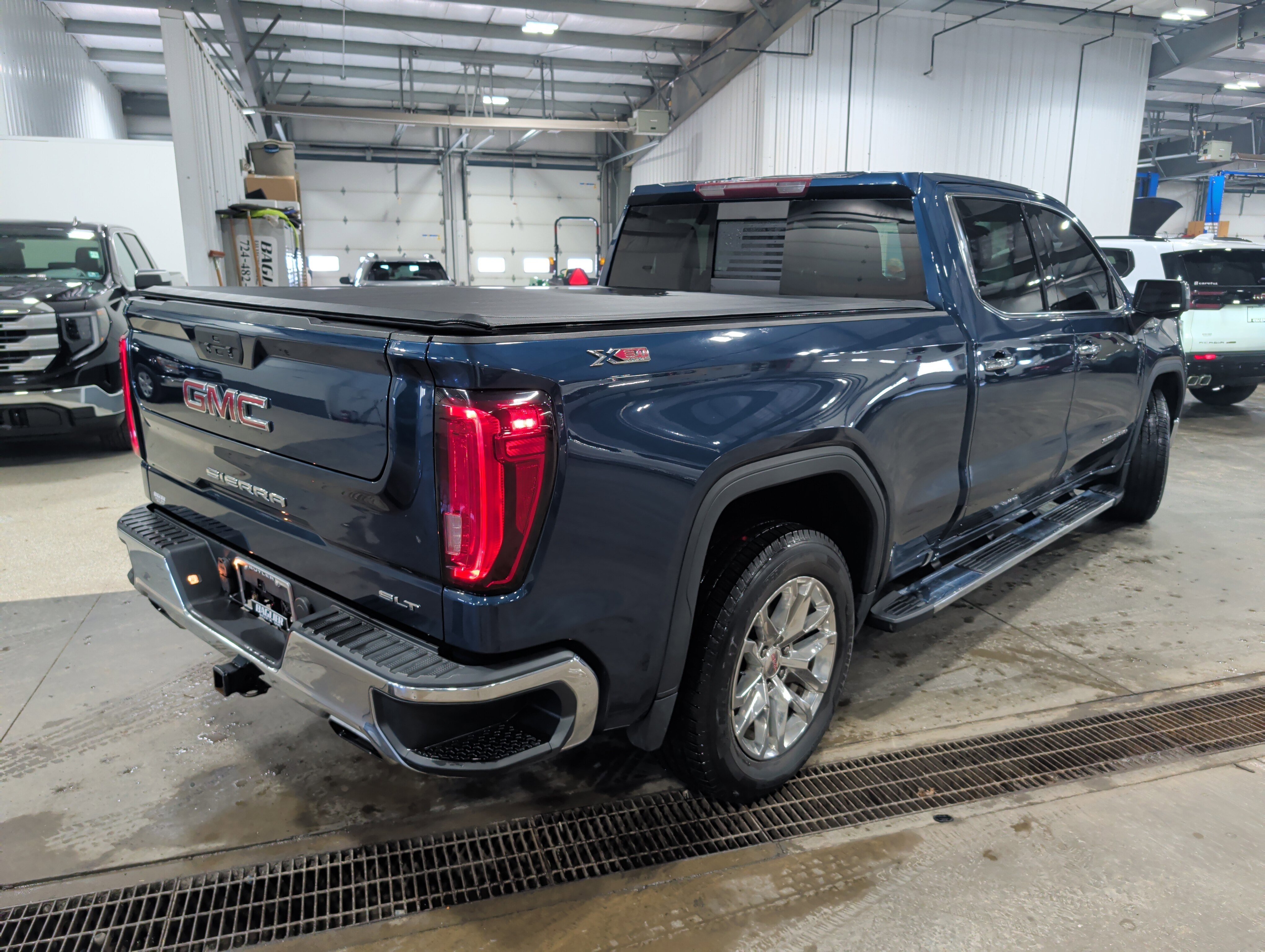 Used 2019 GMC Sierra 1500 SLT w/ SLT Premium Package image 3