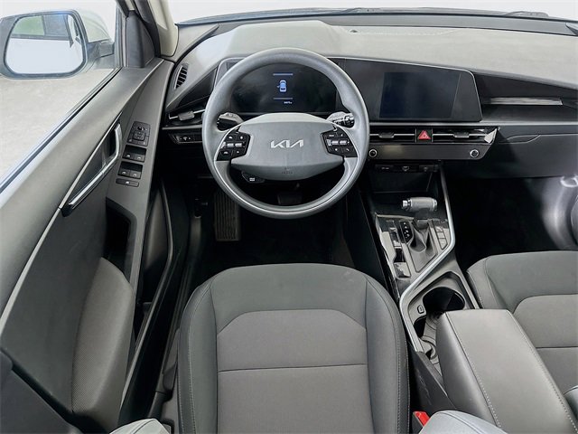 Used 2024 Kia Niro LX image 3