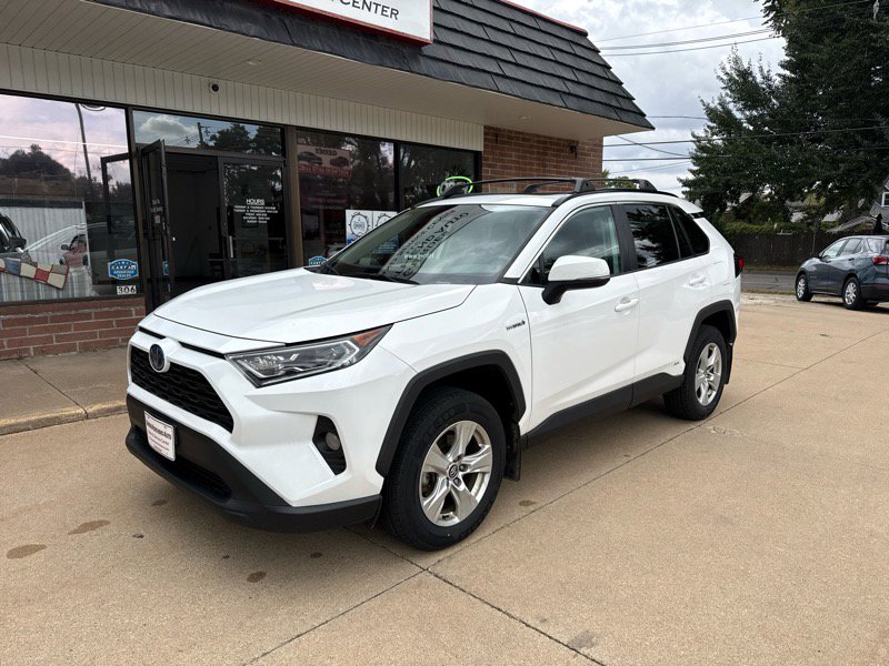 Used 2020 Toyota RAV4 XLE image 2