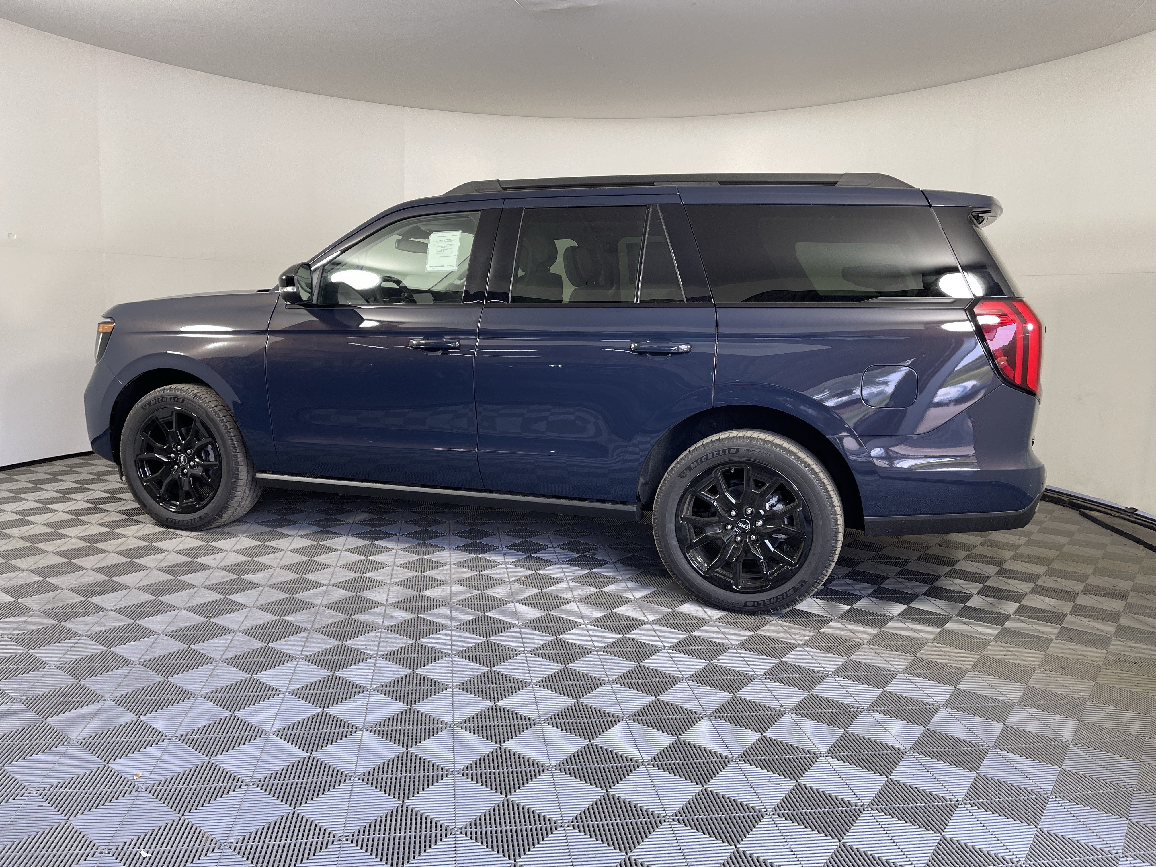 New 2027 Ford Expedition Platinum AWD/4WD image 2