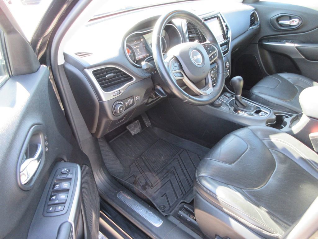 Used 2019 Jeep Cherokee Limited w/ Luxury Group image 15