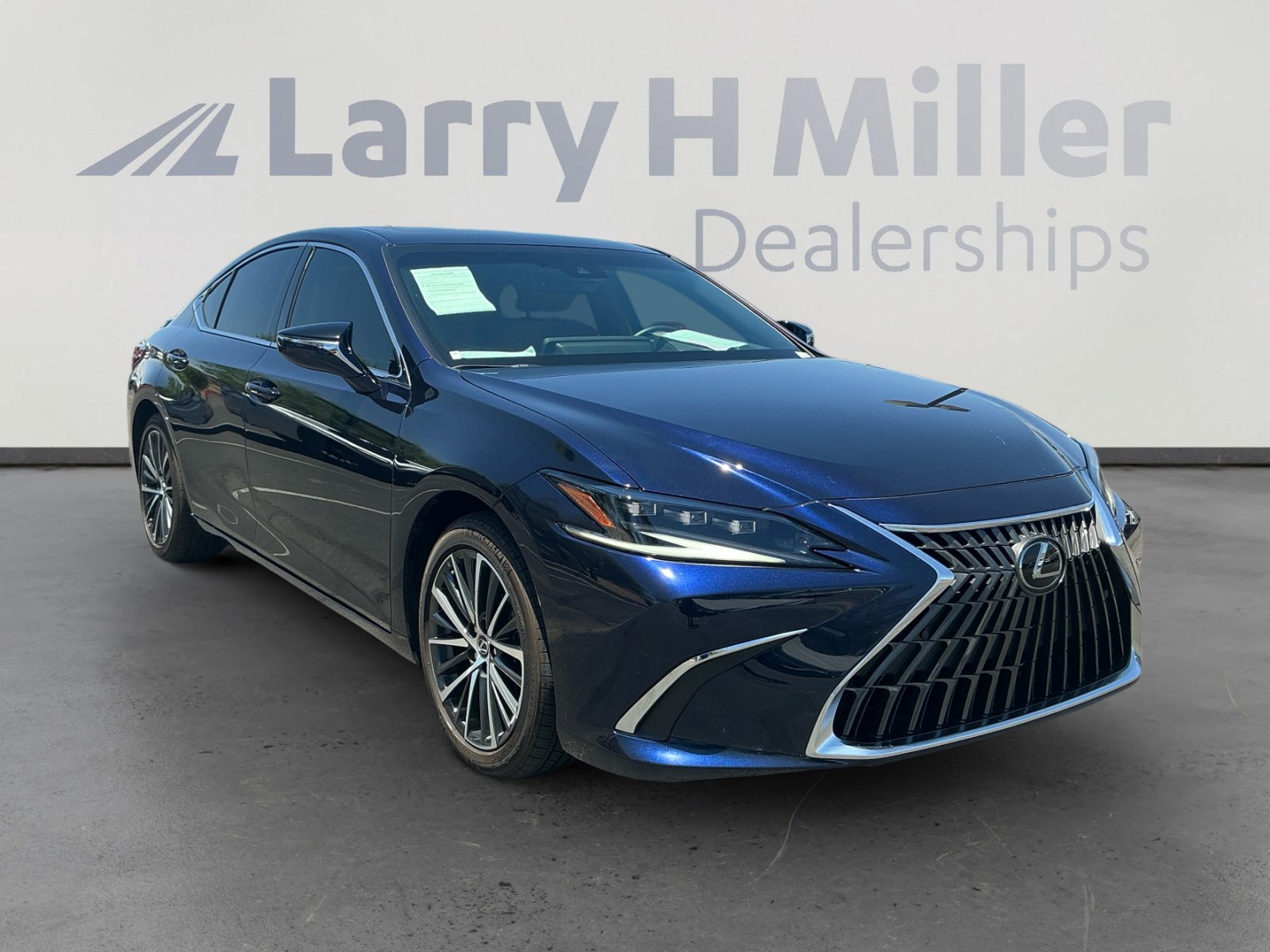 Used 2025 Lexus ES 300h w/ Premium Package FWD image 7