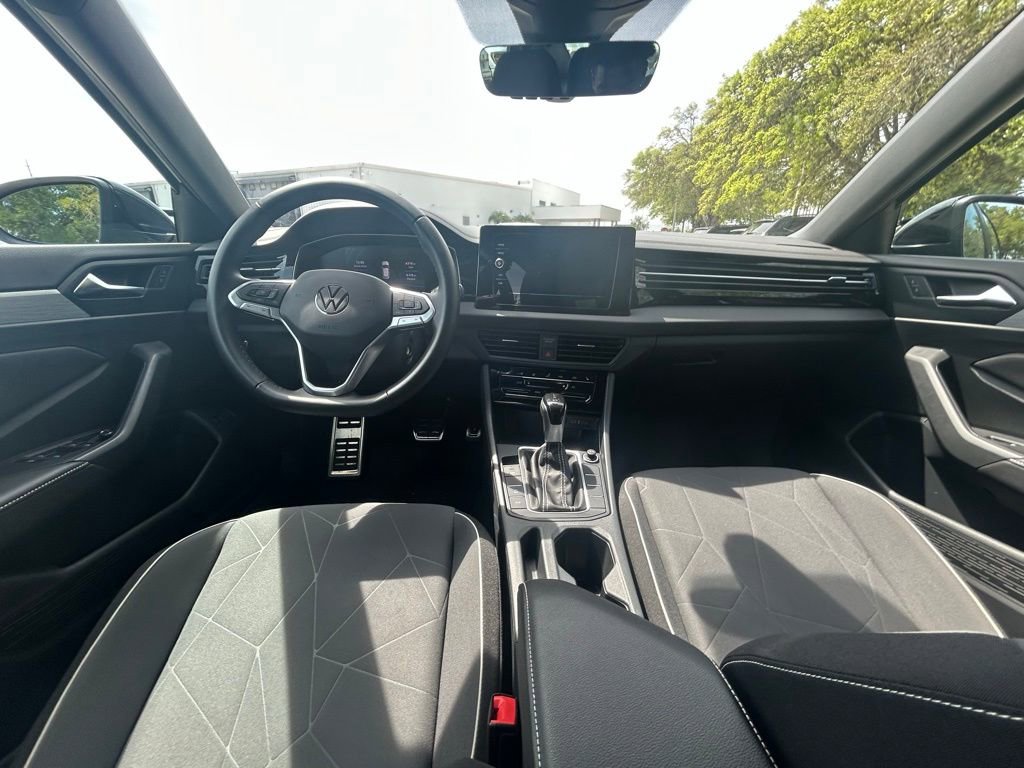 Used 2025 Volkswagen Jetta Sport image 10