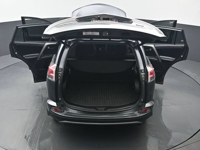 Used 2018 Toyota RAV4 XLE AWD/4WD image 48
