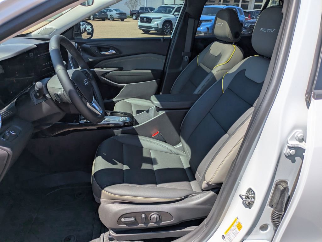 Used 2026 Chevrolet Trax ACTIV w/ Sunroof Package image 10