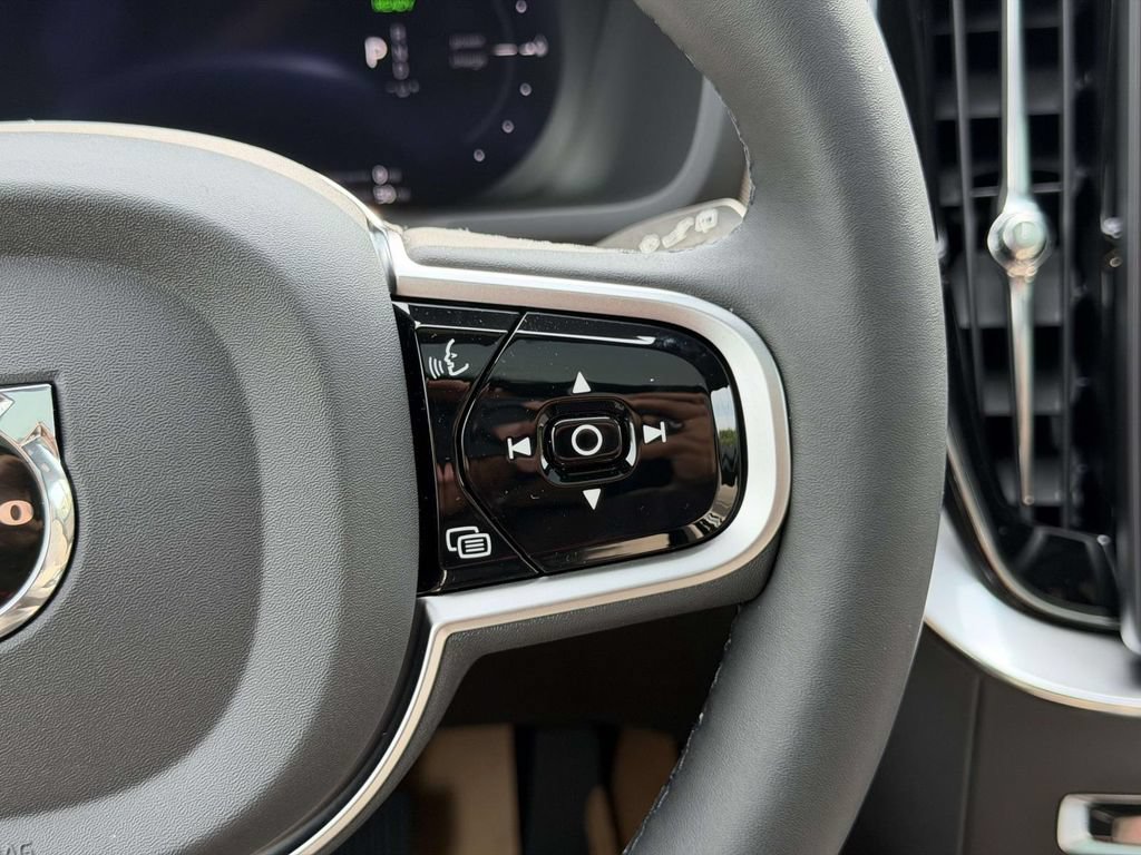 New 2026 Volvo XC90 T8 Plus w/ Protection Package Premier AWD/4WD image 9