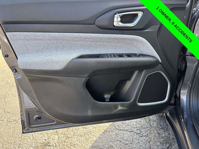 Used 2024 Jeep Compass Latitude image 9