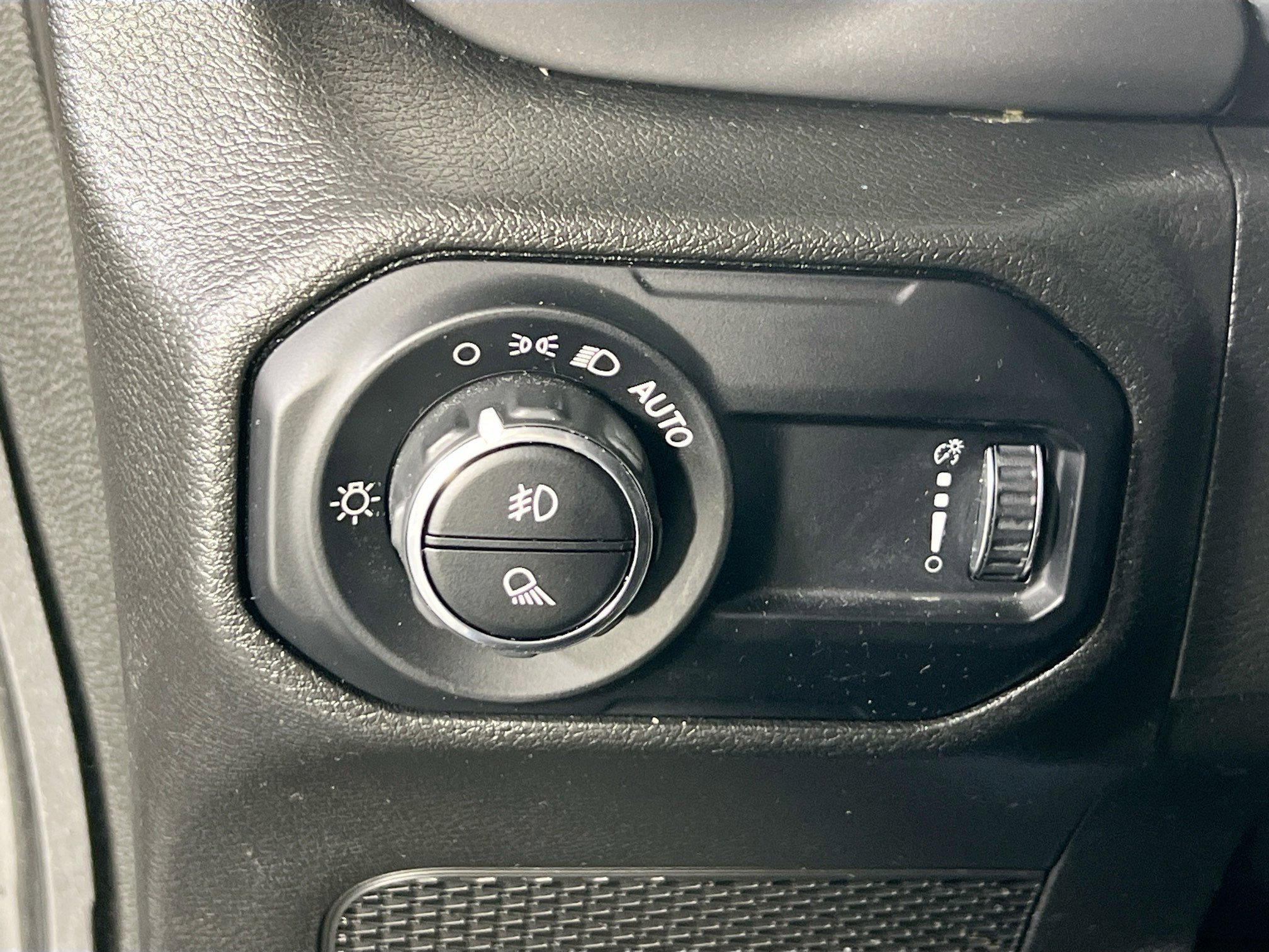 Used 2023 Jeep Gladiator Willys image 10