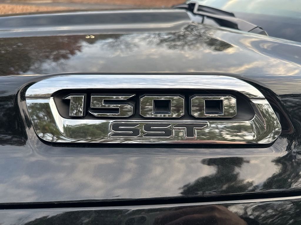 Used 2025 RAM 1500 Laramie image 12