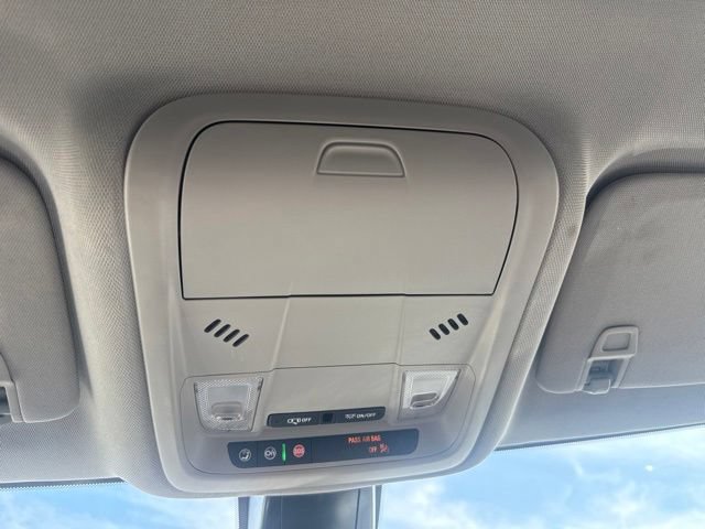 Used 2025 Chevrolet Blazer LT FWD image 17