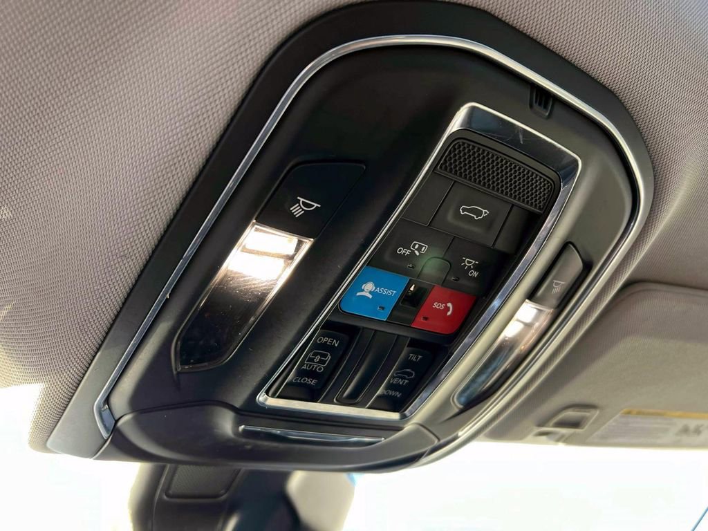 Certified 2023 Jeep Grand Cherokee Laredo w/ Luxury Tech Group I image 30