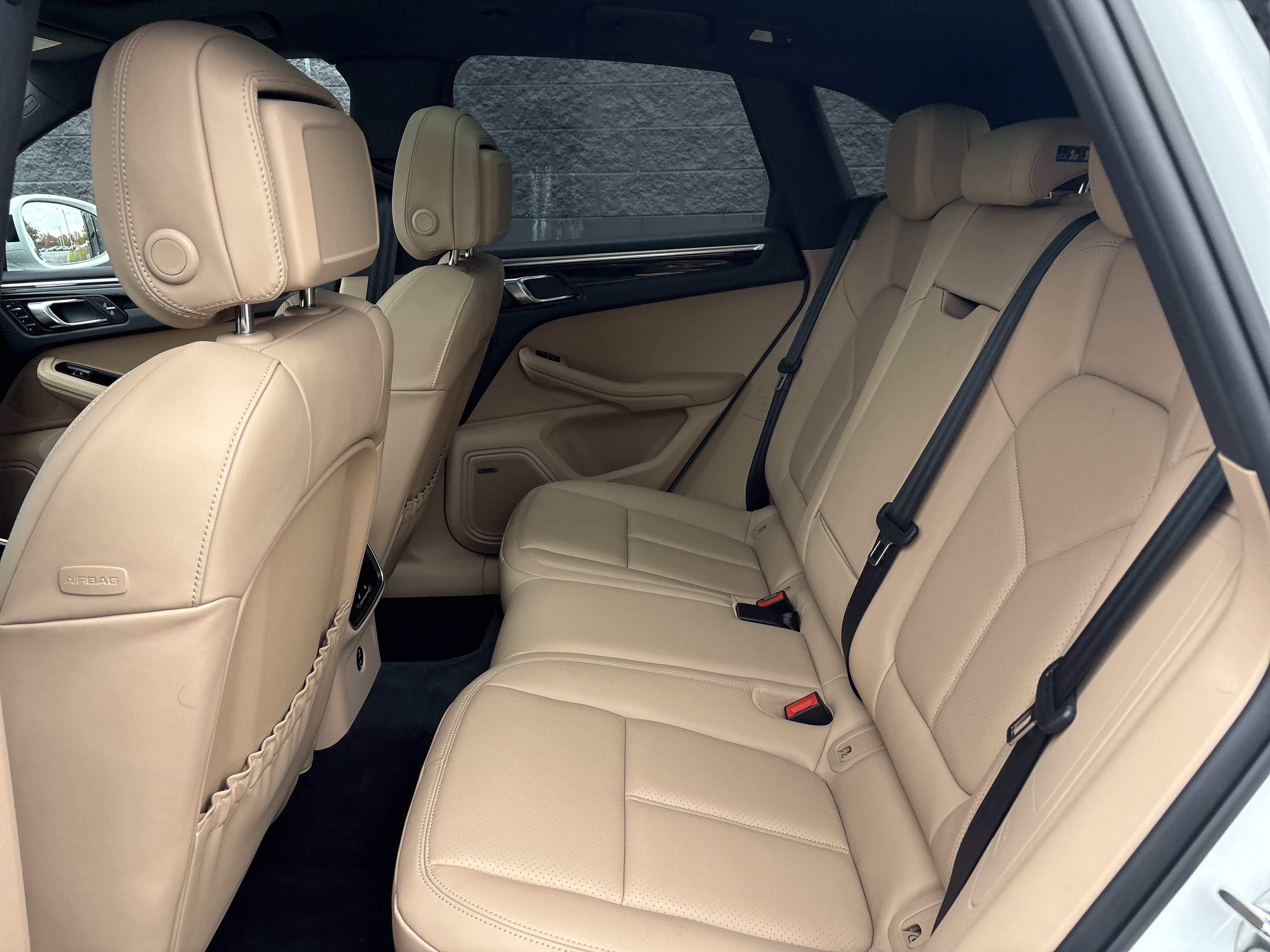 Certified 2025 Porsche Macan image 34