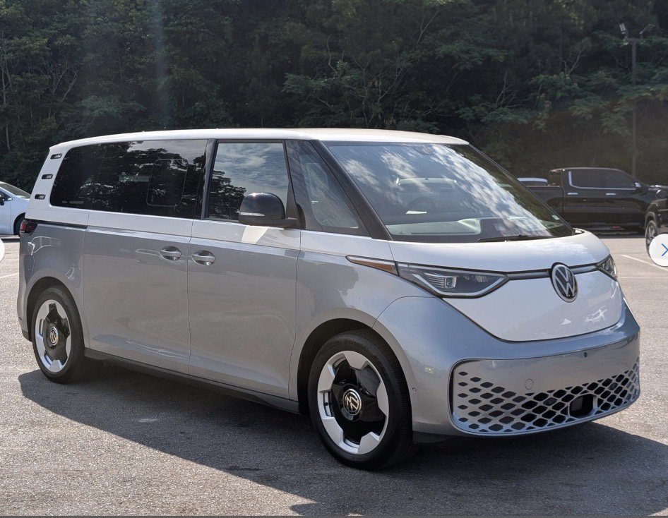 Used 2025 Volkswagen ID. Buzz Pro S Plus RWD image 2