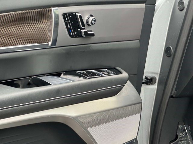 Certified 2026 Cadillac Vistiq Luxury AWD/4WD image 18