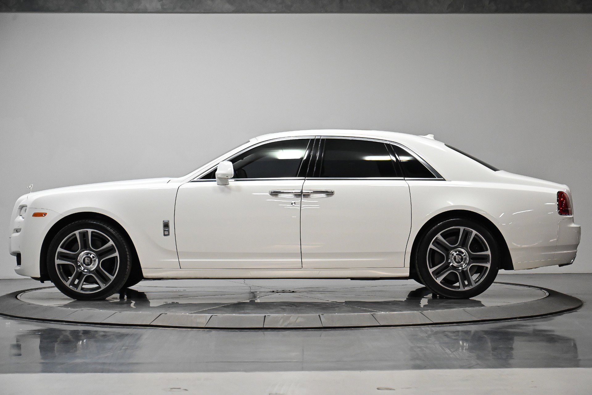 Used 2017 Rolls-Royce Ghost image 18