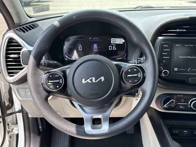 Used 2023 Kia Soul LX w/ LX Technology Package FWD image 18