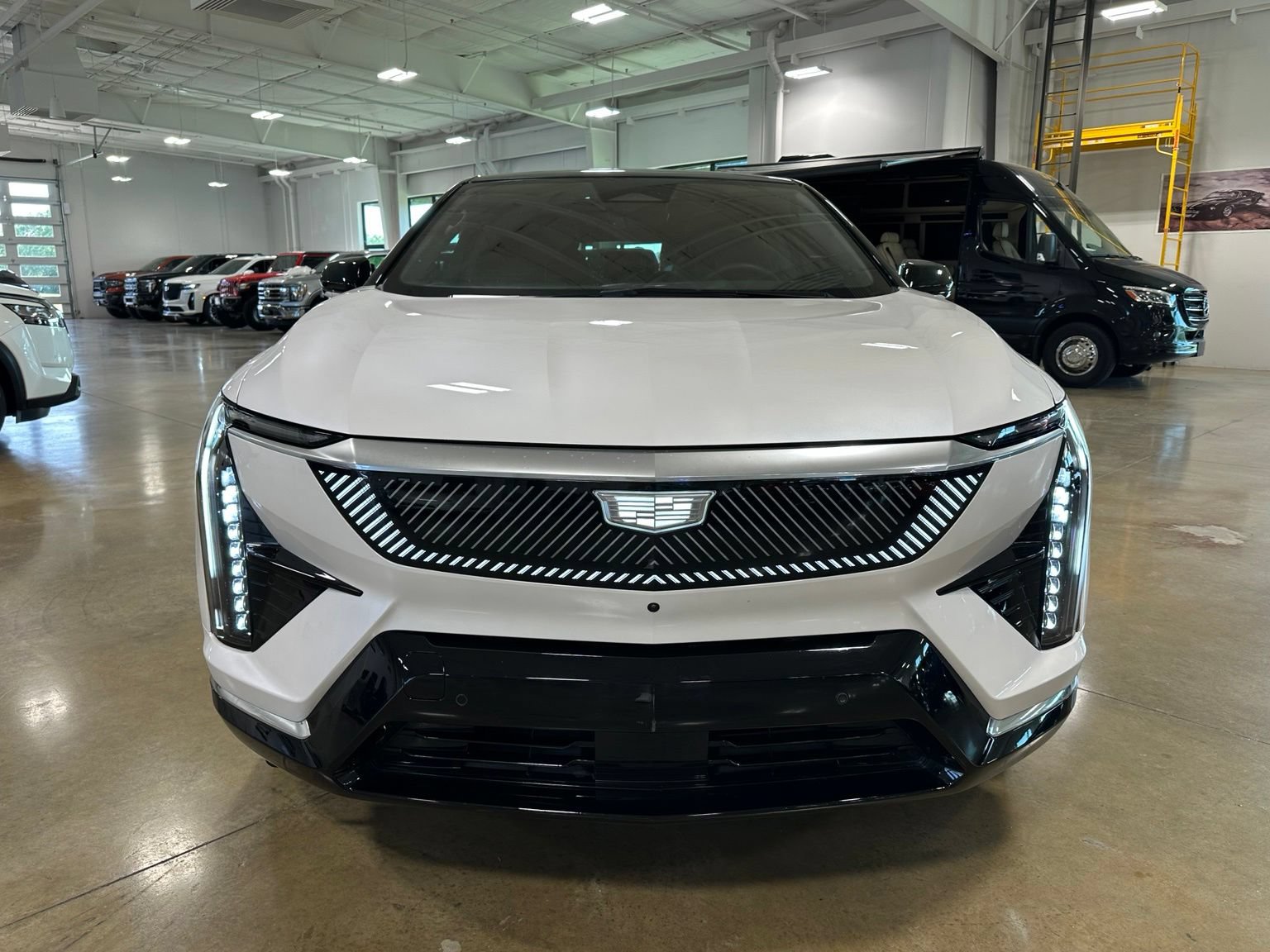 Used 2025 Cadillac Optiq Luxury 2 w/ LPO, Floor Liner Package AWD/4WD image 2
