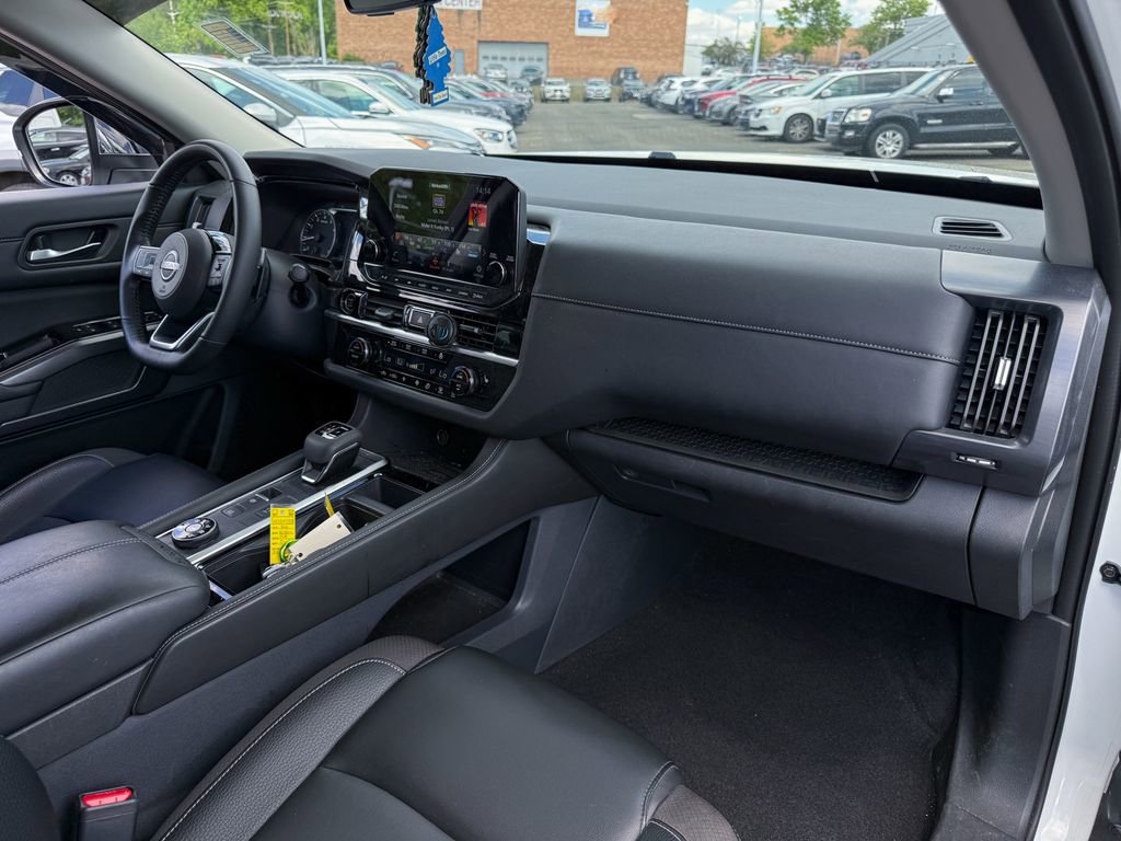 Certified 2024 Nissan Pathfinder SL AWD/4WD image 10