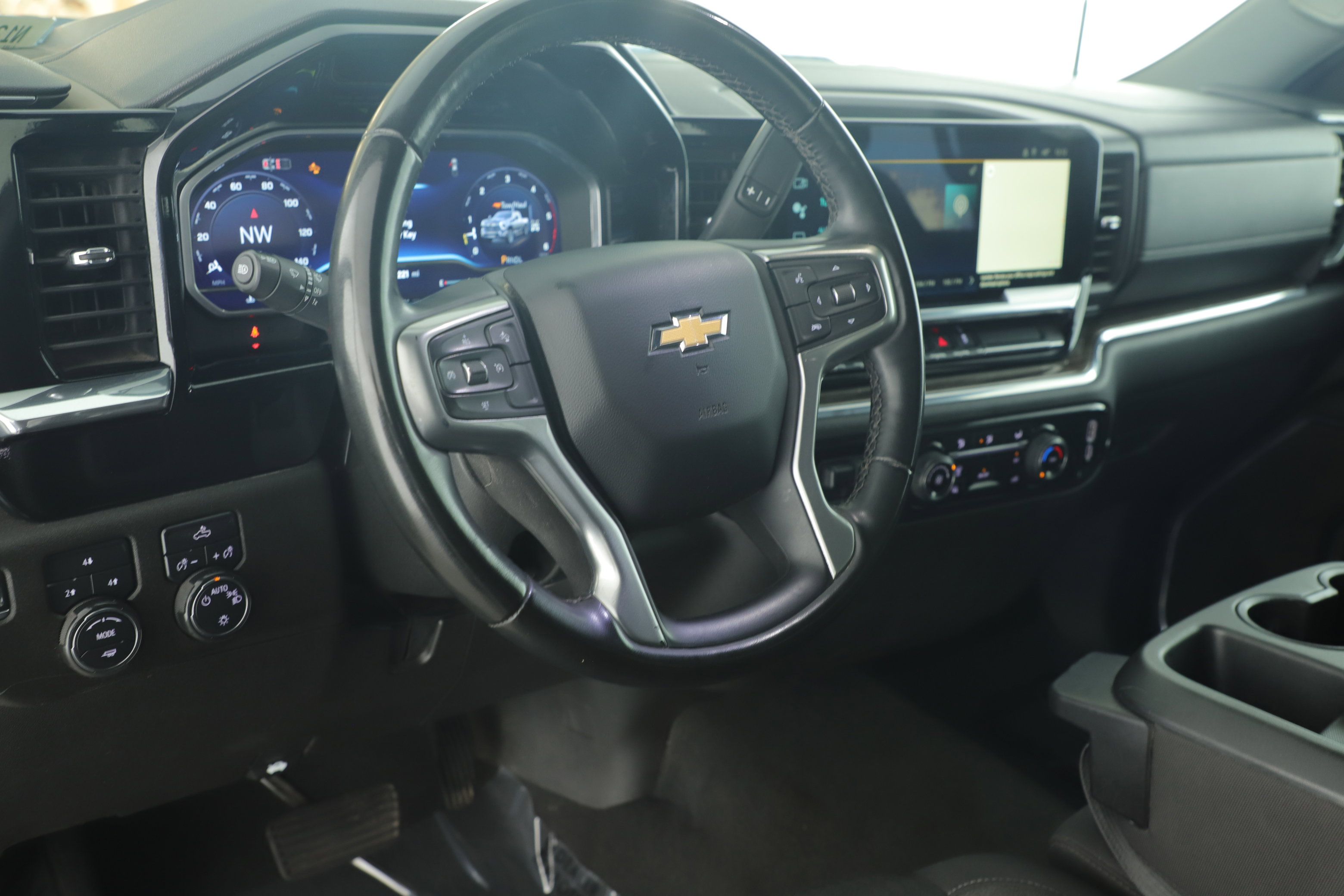 Used 2024 Chevrolet Silverado 2500 LT image 14
