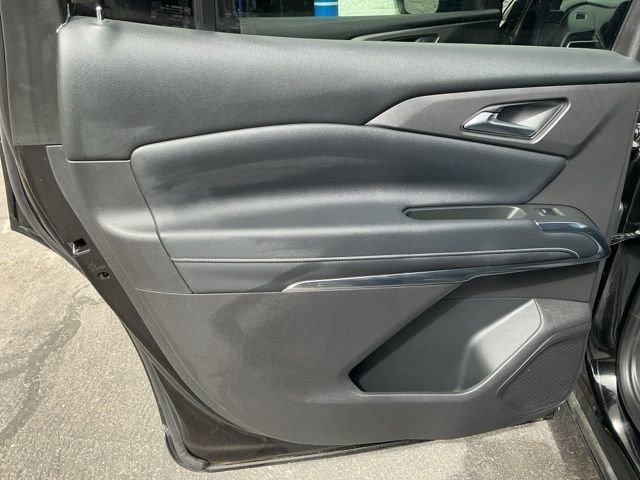 Used 2025 Chevrolet Traverse LT w/ Sun and Wheel Package image 14