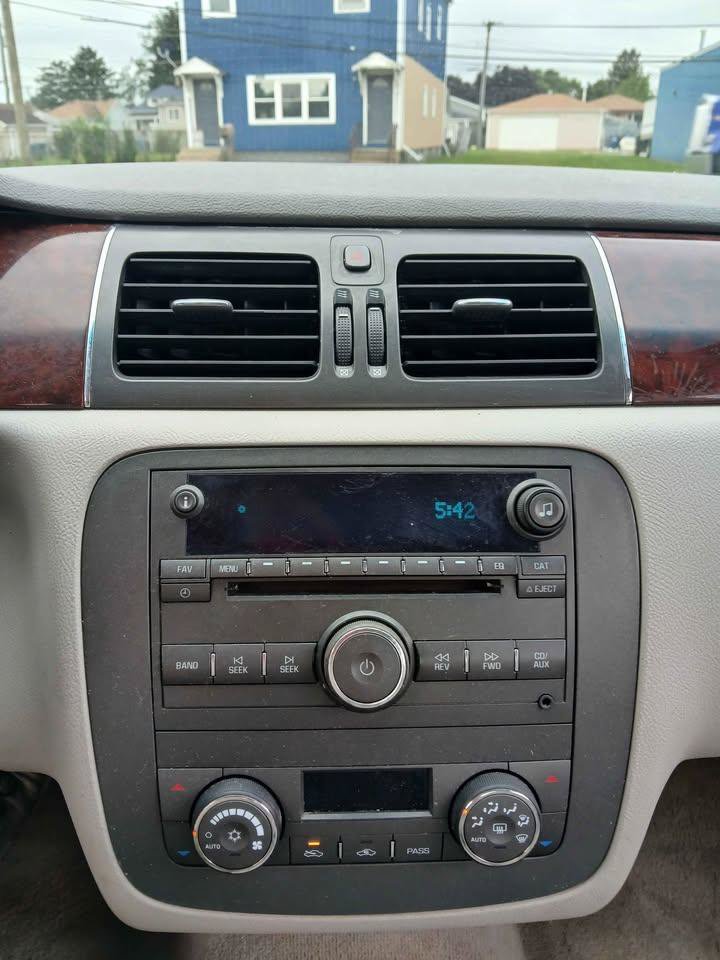 Used 2009 Buick Lucerne CXL w/ Driver Confidence Package FWD image 10