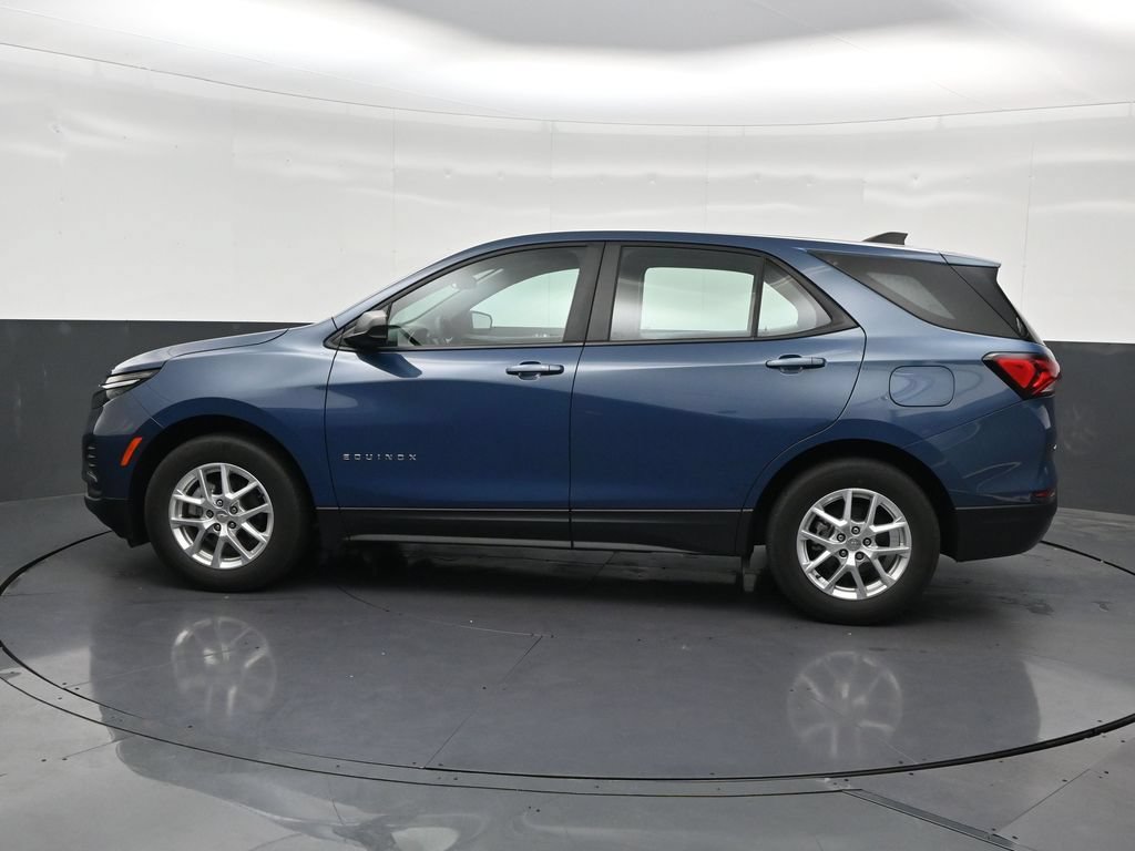 Used 2024 Chevrolet Equinox LS FWD image 2