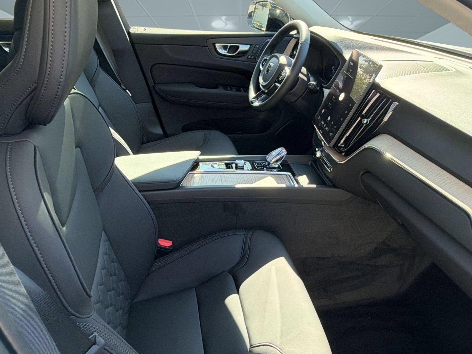New 2027 Volvo XC60 B5 Plus AWD/4WD image 23