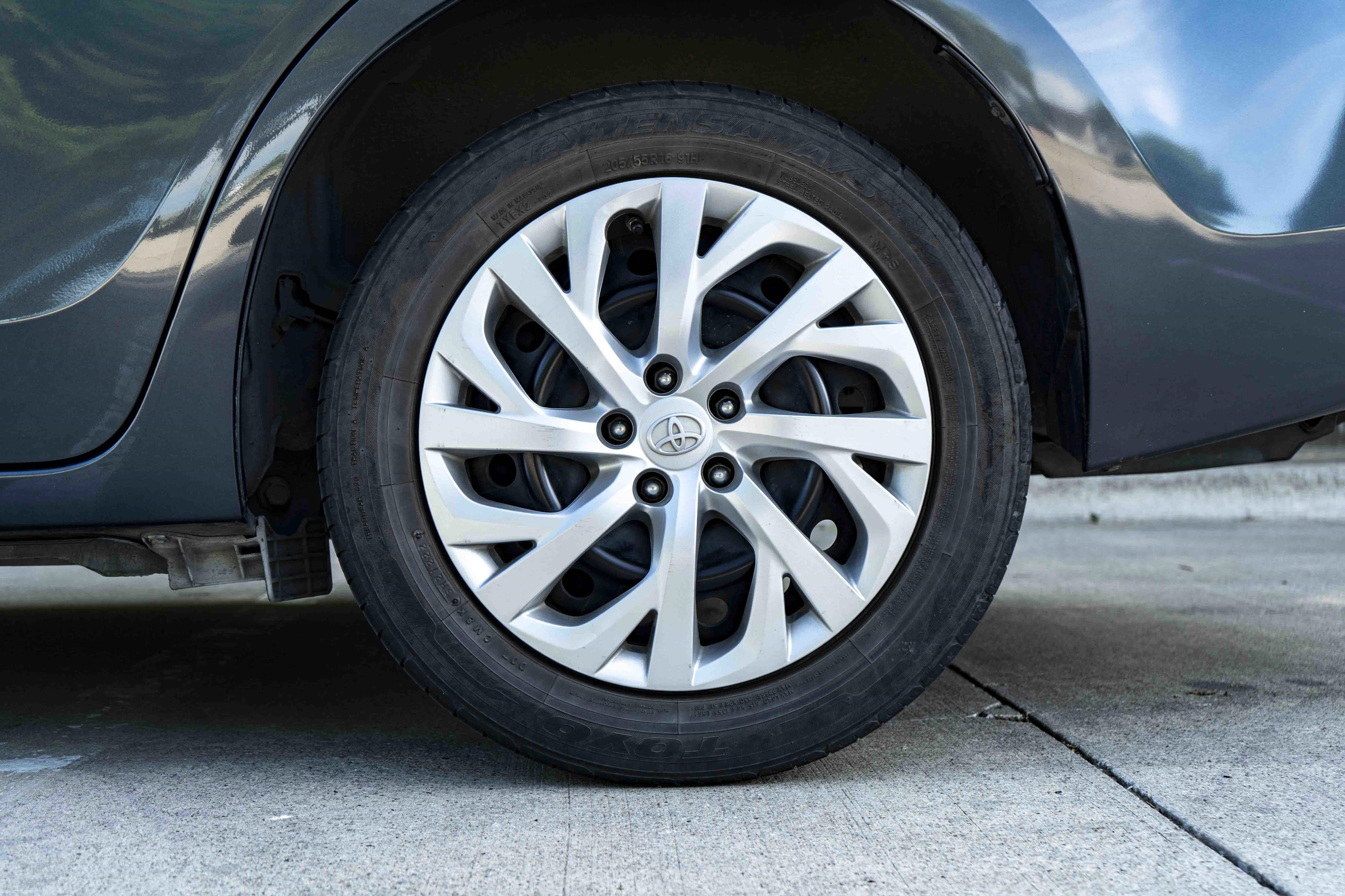 Used 2019 Toyota Corolla SE FWD image 15