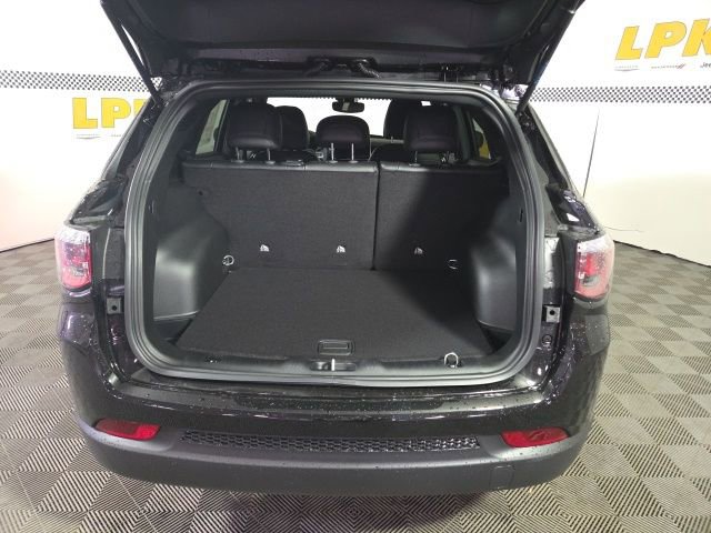 New 2026 Jeep Compass Latitude image 9